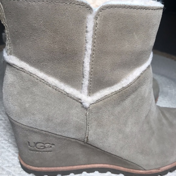 UGG BOOTS - Picture 6 of 11